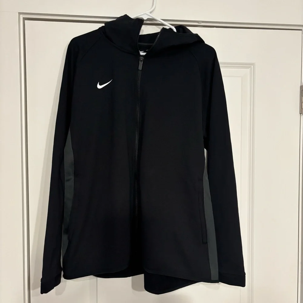 Nike Women's Dri-FIT Showtime Full-Zip Basketball Hoodie. Black. XXL. Worn once. - Picture 6 of 7